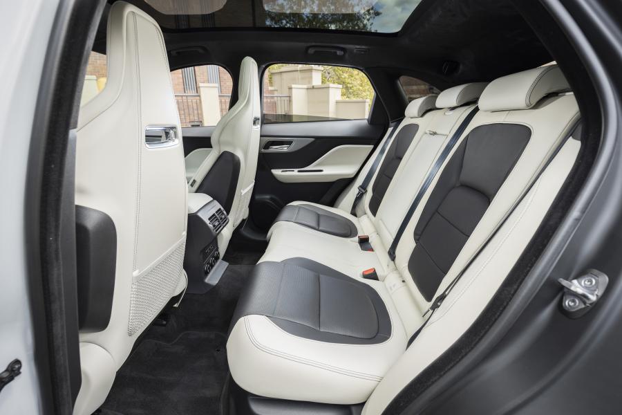 Интерьер Jaguar F-Pace S P380 AWD 2019 года  (AU) (фото 20 из 29)